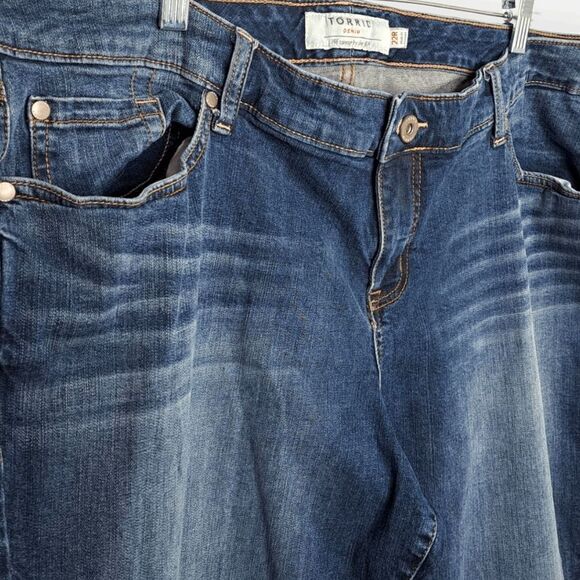 Torrid Boyfriend Jean Vintage Stretch Medium Wash size 22 Regular - Picture 4 of 8
